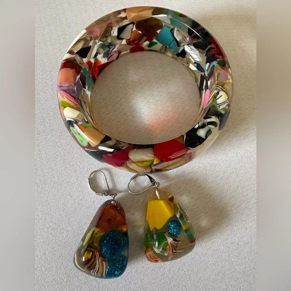 Sobral - Caillou Cristal Resin Bangle Bracelet - Picture 3 of 5